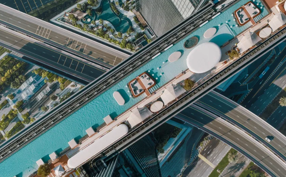 A une hauteur impressionnante de 100 m au-dessus du sol, The Link propose une pléthore de restaurants et de bars, ainsi que la plus longue piscine à débordement sur le toit des Emirats arabes unis.