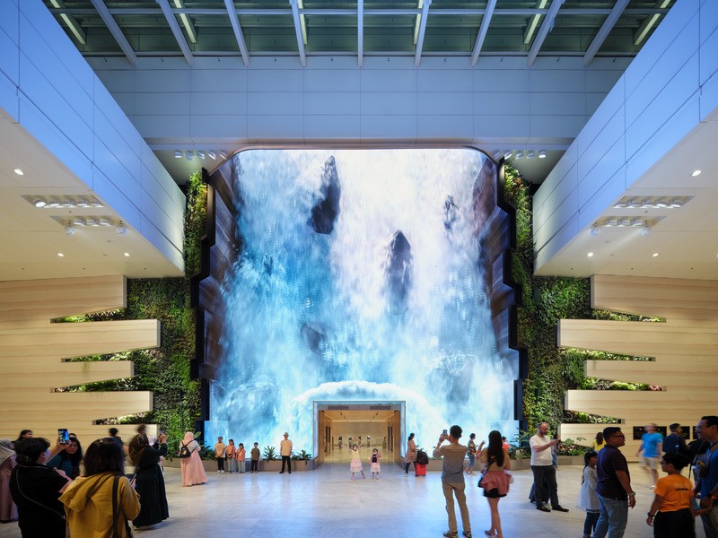 « The Wonderfall » représente une immersion dans la nature singapourienne.