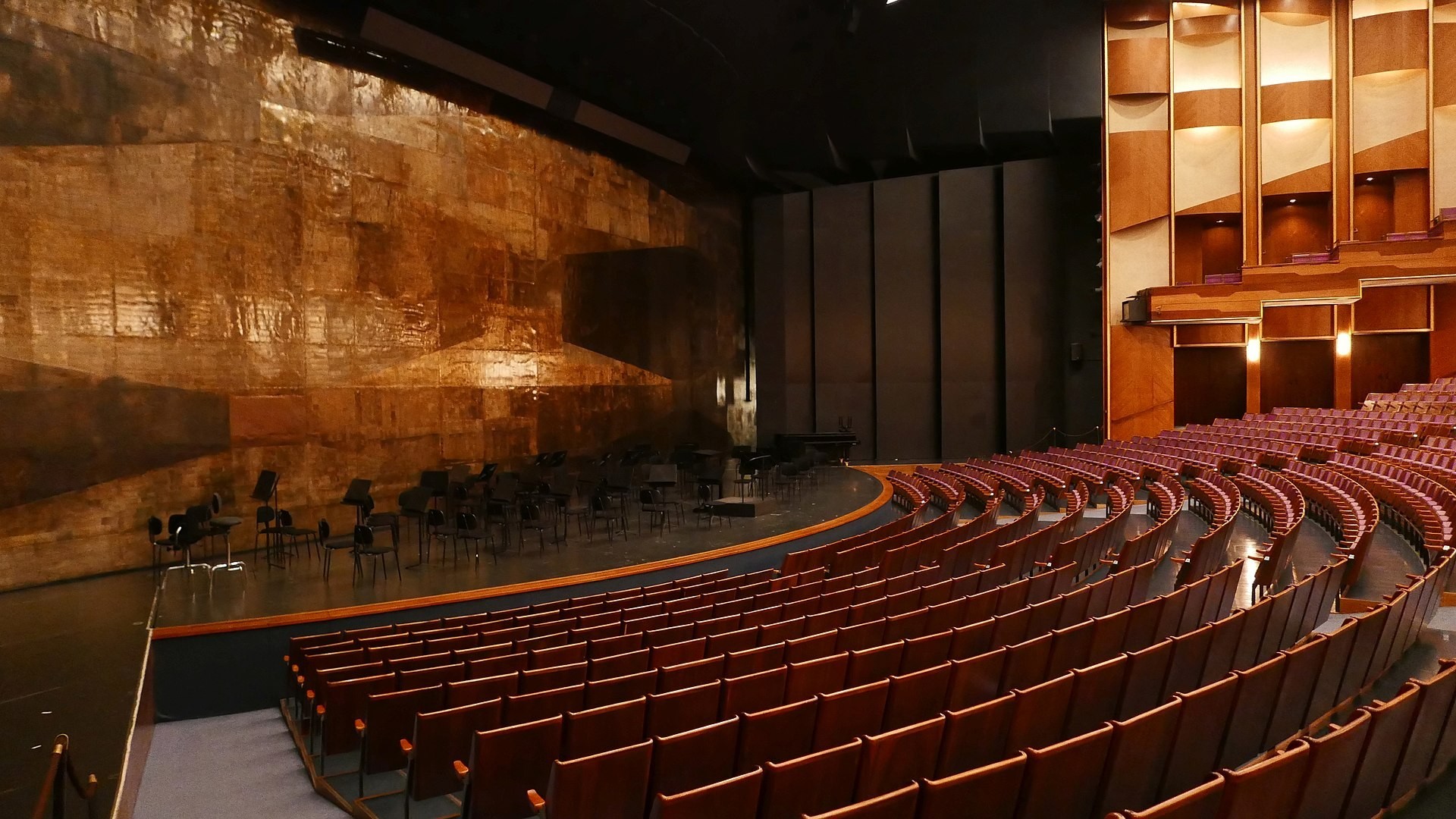 Salle des spectateurs et scène du Grand Palais des Festivals à Salzbourg.