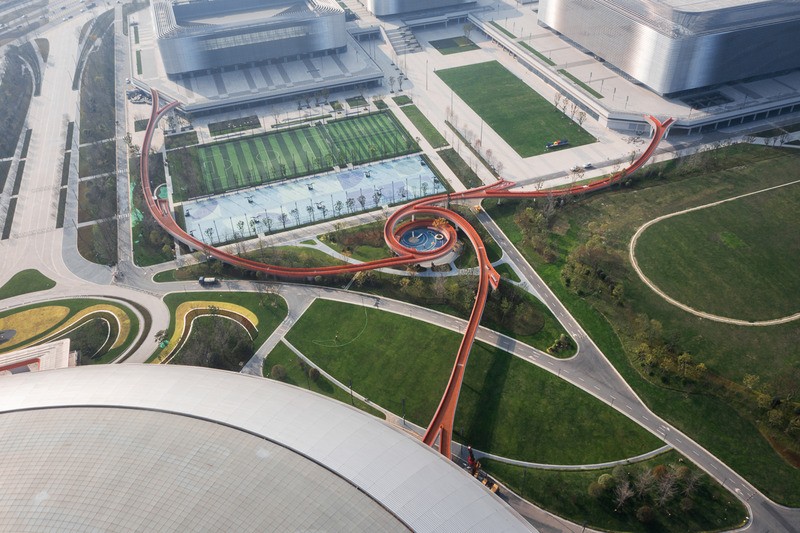 Le pont du parc sportif du lac Dong'an a été installé pour les Jeux universitaires mondiaux de la FISU à Chengdu, en Chine.