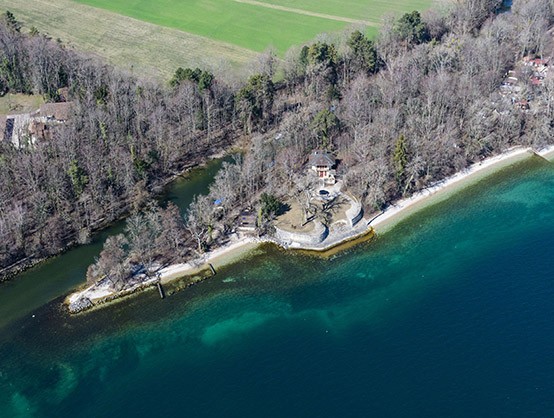 Le projet vise à préserver les milieux naturels tout en répondant aux besoins de détente et de loisirs, à élargir l’embouchure de l’Areuse, à recréer des berges naturelles, à supprimer les places d’amarrage, à améliorer l’habitat piscicole et à garantir l