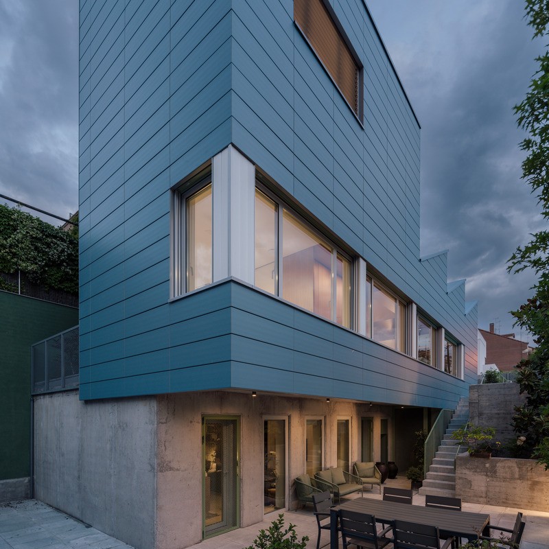 Ignacio G Galán et OF Architects intègrent une façade ventilée en céramique dans le concept de base résilient du projet. Elle est robuste et durable, mais peut également être démontée et transformée de manière flexible.