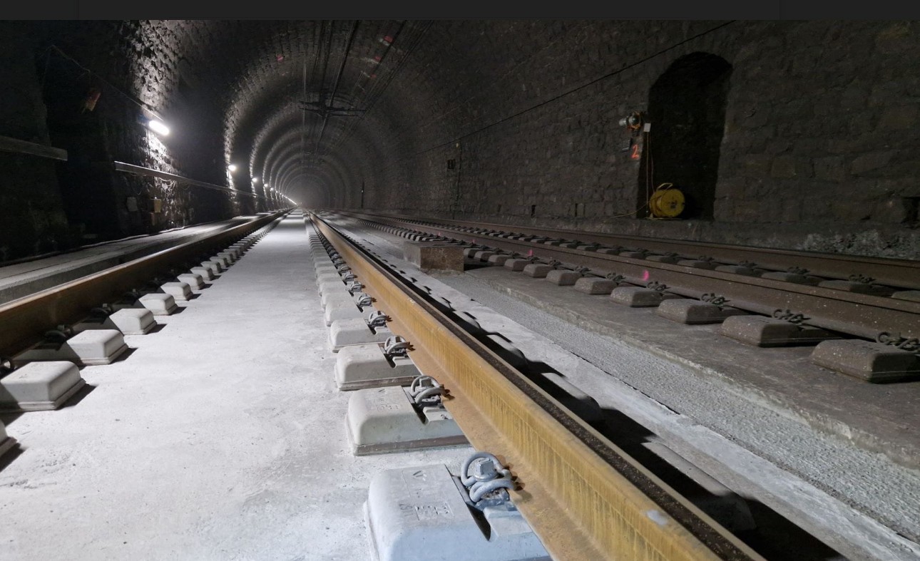 Tunnel faîte Loetshberg 1