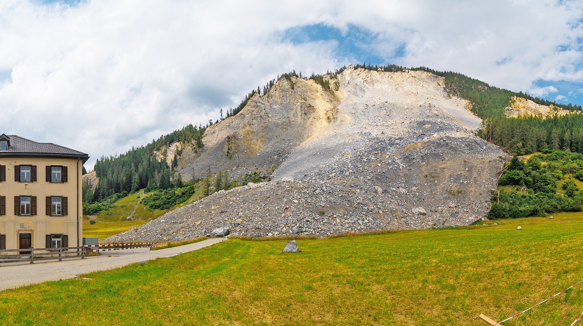 Lors de l'éboulement de Brienz du 16 juin 2023, 1,2 million de tonnes de roches se sont déversées dans la vallée.