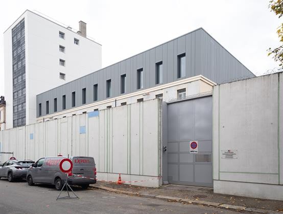 La nouvelle infirmerie occupe un étage supplémentaire construit sur le bâtiment historique de la prison.