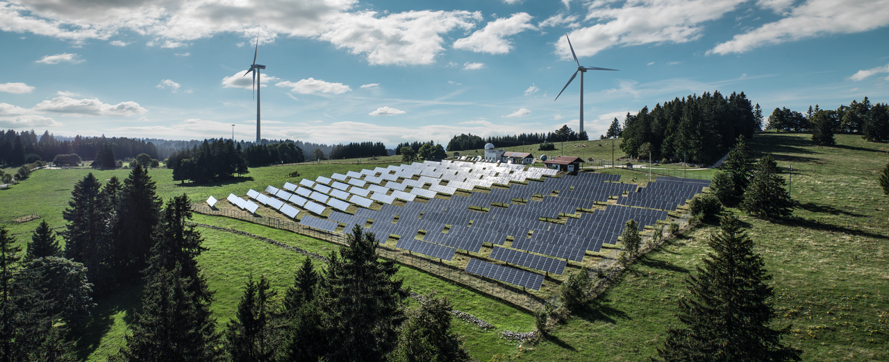 La plus grande centrale photovoltaïque d'Europe a été construite au Mont-Soleil, dans les années 1990.