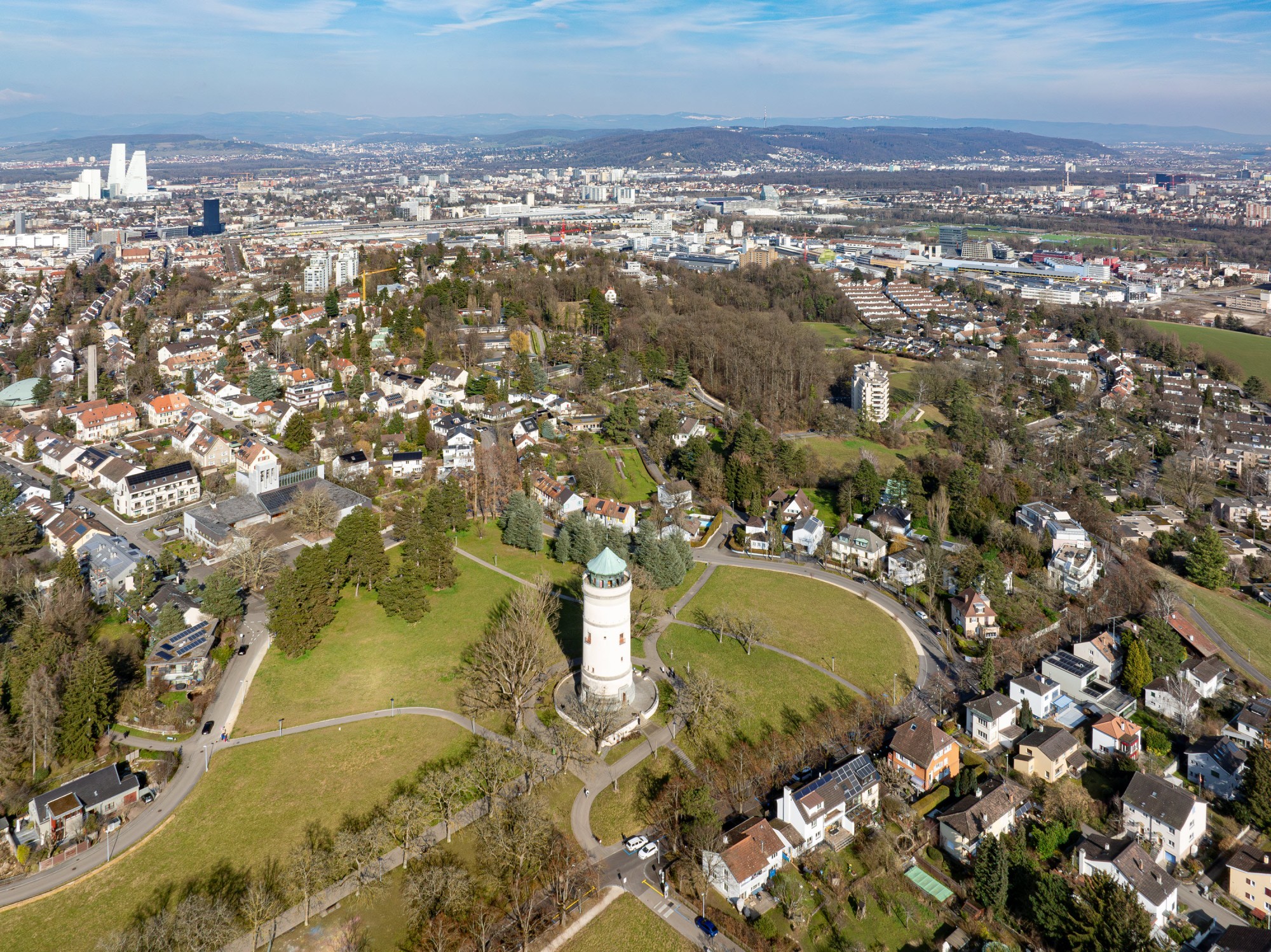 Le château d'eau de Bruderholz à Bâle-Ville recevra un nouveau raccordement d'ici la fin de l'année.