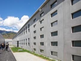 La prison de Sion a été rénovée et agrandie, dans le but d'améliorer les conditions de vie des détenus et d'optimiser l'organisation de ses services.