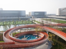 Une expérience unique en Chine consiste à relier un stade et trois gymnases en utilisant des espaces ouverts.