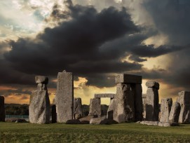 Pas de tunnel souterrain à Stonehenge. Cette décision a été bien accueillie par les défenseurs du patrimoine, qui s’inquiétaient des impacts sur la richesse archéologique et la biodiversité du site.