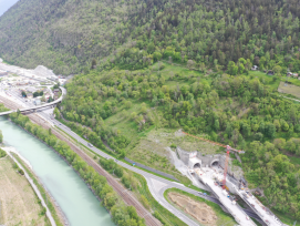 La construction de la galerie de drainage sur l'autoroute A9 dans le Haut-Valais devrait débuter prochainement. La décision d’entreprendre ces travaux, afin d'éviter d'éventuels éboulements, a été prise en concertation et en accord avec l’Office fédéral d