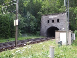 Tunnel faîte Loetschberg 2