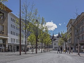 L'aménagement de la place de l'Hôtel de Ville de Sierre a marqué le début du projet « Sierre se transforme ». Les prochaines étapes de modernisation poursuivront son amélioration.