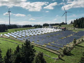 La plus grande centrale photovoltaïque d'Europe a été construite au Mont-Soleil, dans les années 1990.